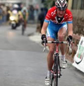Frank Schleck alone in the lead on the Poggio during Milano-San Remo 2006